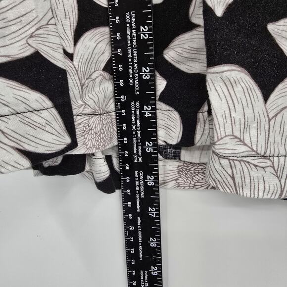 Crown & Ivy Women's Smock Neckline Flutter Sleeve Blouse Black White Size XXL - Picture 10 of 10